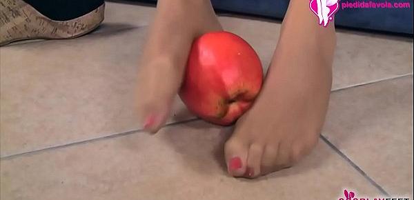  Snow White in tan pantyhose teases you with her feet